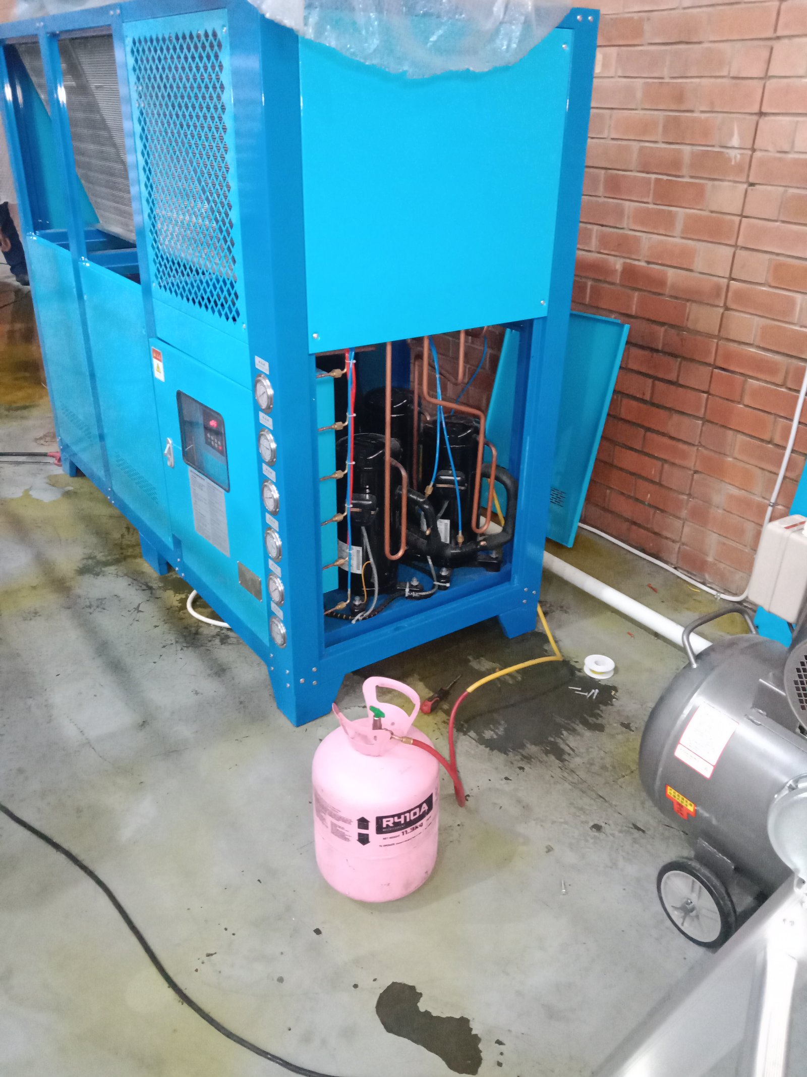INDUSTRIAL CHILLER INSTALLATION AND COMMISSIONING